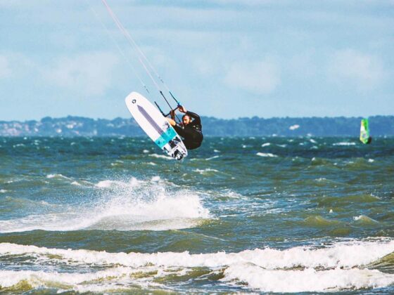 What is the Difference Between Kiteboarding and Kitesurfing?